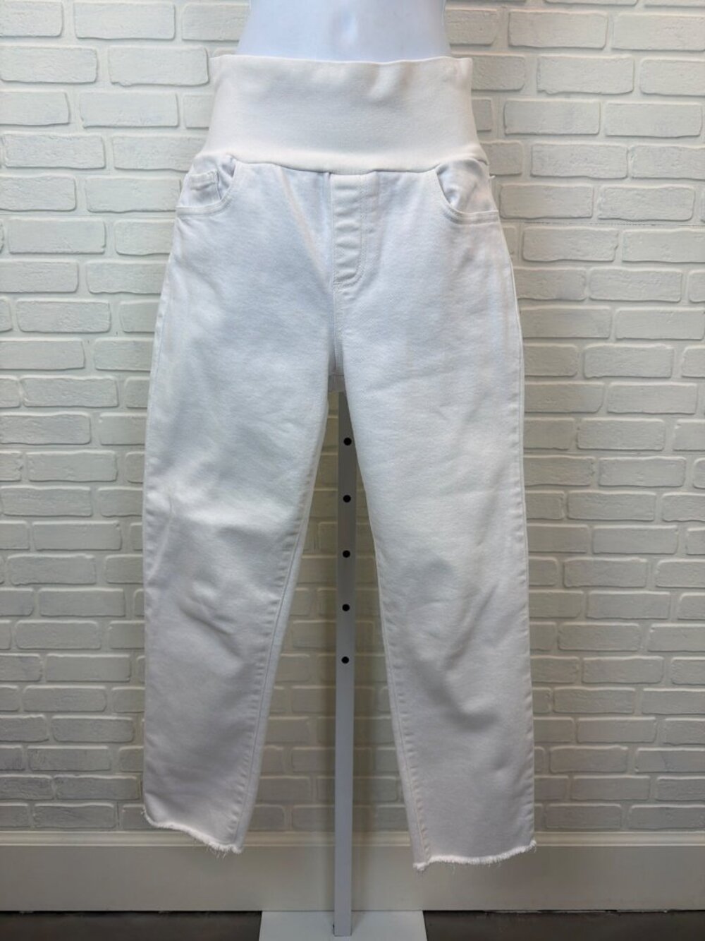 White Pull-On Capri Jeans Frayed Hem Small